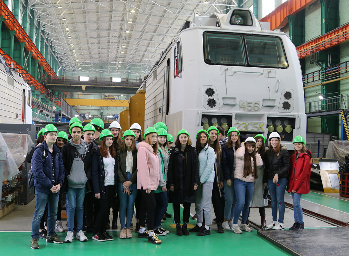 Новочеркасск электровозы. Новочеркасск электровозы завод. Новочеркасская завод НЭВЗ. НЭВЗ Новочеркасск электровозы. ООО «ПК Новочеркасский электровозостроительный завод».