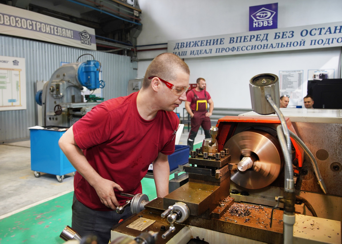 Новочеркасский электровозостроительный завод
